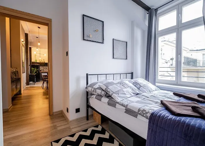 Orzeszkowej Premium شقة